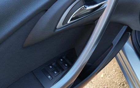 Opel Astra J, 2013 год, 698 000 рублей, 11 фотография
