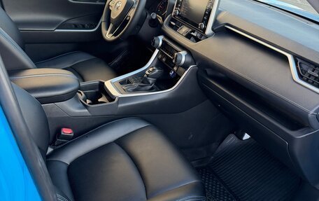 Toyota RAV4, 2021 год, 3 700 000 рублей, 3 фотография