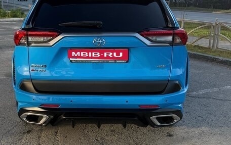 Toyota RAV4, 2021 год, 3 700 000 рублей, 5 фотография