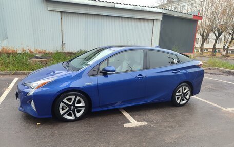 Toyota Prius IV XW50, 2016 год, 1 870 000 рублей, 2 фотография
