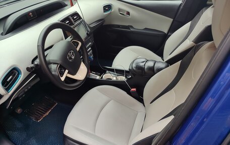 Toyota Prius IV XW50, 2016 год, 1 870 000 рублей, 7 фотография