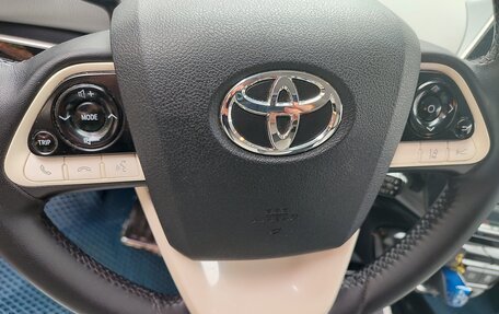 Toyota Prius IV XW50, 2016 год, 1 870 000 рублей, 9 фотография