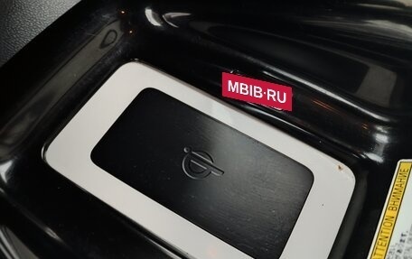 Toyota Prius IV XW50, 2016 год, 1 870 000 рублей, 13 фотография