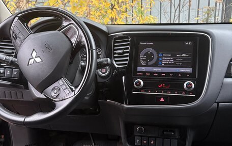 Mitsubishi Outlander III рестайлинг 3, 2021 год, 2 000 000 рублей, 8 фотография