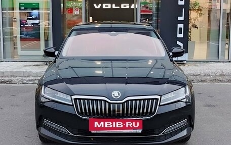 Skoda Superb III рестайлинг, 2021 год, 2 650 000 рублей, 2 фотография