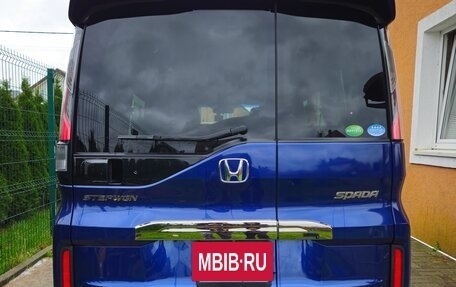 Honda Stepwgn IV рестайлинг, 2016 год, 1 930 000 рублей, 2 фотография