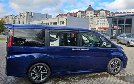 Honda Stepwgn IV рестайлинг, 2016 год, 1 930 000 рублей, 4 фотография