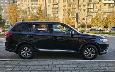 Mitsubishi Outlander III рестайлинг 3, 2017 год, 1 689 000 рублей, 2 фотография