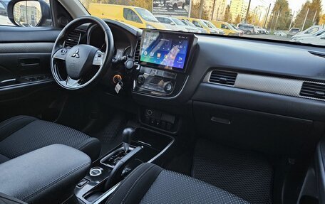 Mitsubishi Outlander III рестайлинг 3, 2017 год, 1 689 000 рублей, 9 фотография