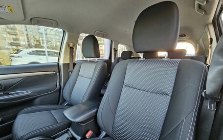 Mitsubishi Outlander III рестайлинг 3, 2017 год, 1 689 000 рублей, 11 фотография