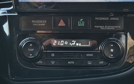 Mitsubishi Outlander III рестайлинг 3, 2017 год, 1 689 000 рублей, 14 фотография