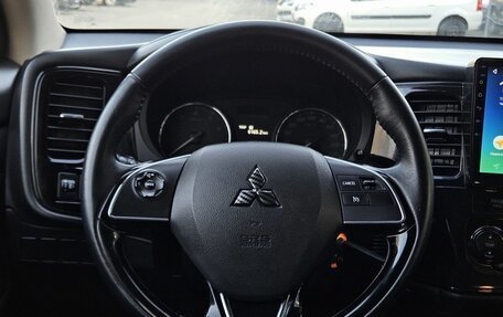 Mitsubishi Outlander III рестайлинг 3, 2017 год, 1 689 000 рублей, 13 фотография