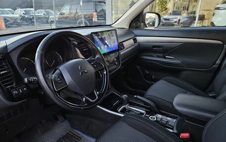 Mitsubishi Outlander III рестайлинг 3, 2017 год, 1 689 000 рублей, 10 фотография