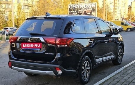 Mitsubishi Outlander III рестайлинг 3, 2017 год, 1 689 000 рублей, 4 фотография