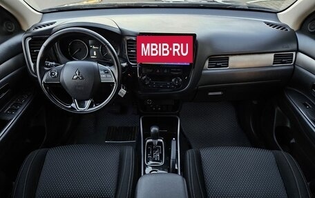 Mitsubishi Outlander III рестайлинг 3, 2017 год, 1 689 000 рублей, 8 фотография