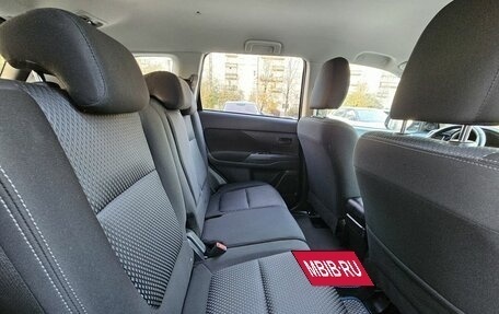 Mitsubishi Outlander III рестайлинг 3, 2017 год, 1 689 000 рублей, 12 фотография