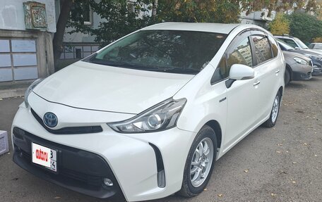 Toyota Prius Alpha I (ZVW40/41), 2018 год, 1 715 000 рублей, 2 фотография