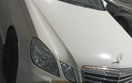 Mercedes-Benz E-Класс, 2010 год, 1 050 000 рублей, 2 фотография