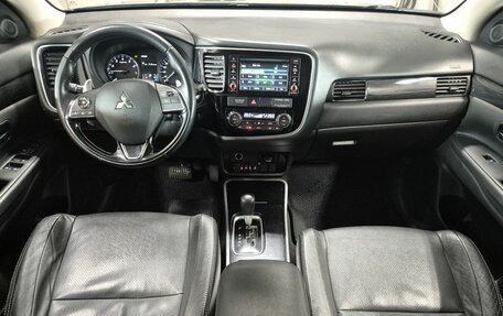 Mitsubishi Outlander III рестайлинг 3, 2017 год, 1 780 000 рублей, 11 фотография