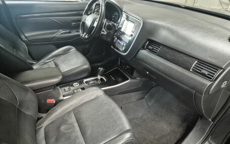 Mitsubishi Outlander III рестайлинг 3, 2017 год, 1 780 000 рублей, 9 фотография