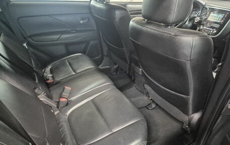 Mitsubishi Outlander III рестайлинг 3, 2017 год, 1 780 000 рублей, 10 фотография