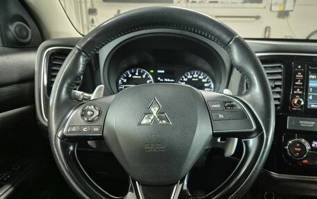 Mitsubishi Outlander III рестайлинг 3, 2017 год, 1 780 000 рублей, 15 фотография