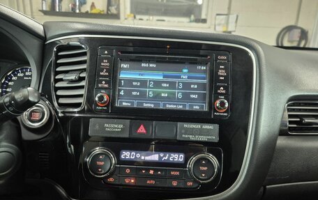 Mitsubishi Outlander III рестайлинг 3, 2017 год, 1 780 000 рублей, 12 фотография