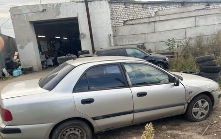 Mitsubishi Carisma I, 2000 год, 50 000 рублей, 3 фотография