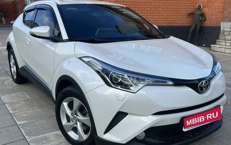 Toyota C-HR I рестайлинг, 2019 год, 2 300 000 рублей, 1 фотография