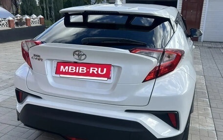 Toyota C-HR I рестайлинг, 2019 год, 2 300 000 рублей, 4 фотография