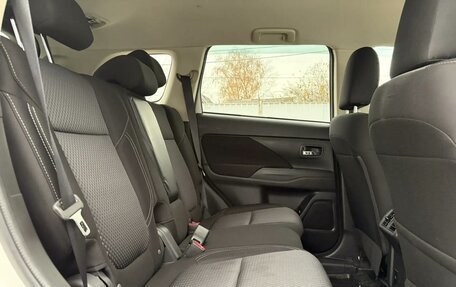 Mitsubishi Outlander III рестайлинг 3, 2022 год, 2 450 000 рублей, 9 фотография