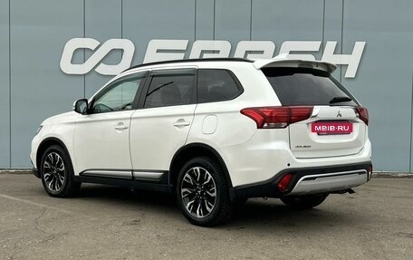 Mitsubishi Outlander III рестайлинг 3, 2022 год, 2 450 000 рублей, 2 фотография