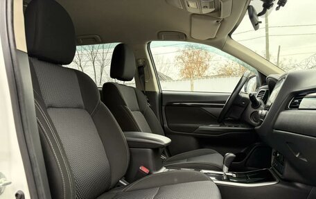 Mitsubishi Outlander III рестайлинг 3, 2022 год, 2 450 000 рублей, 10 фотография