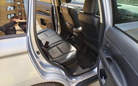 Mitsubishi Outlander III рестайлинг 3, 2012 год, 1 400 000 рублей, 15 фотография