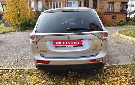 Mitsubishi Outlander III рестайлинг 3, 2012 год, 1 400 000 рублей, 5 фотография