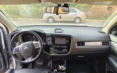 Mitsubishi Outlander III рестайлинг 3, 2012 год, 1 400 000 рублей, 13 фотография