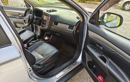Mitsubishi Outlander III рестайлинг 3, 2012 год, 1 400 000 рублей, 16 фотография
