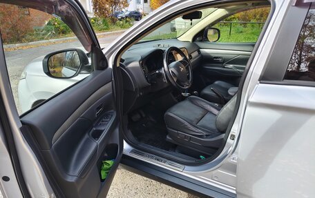 Mitsubishi Outlander III рестайлинг 3, 2012 год, 1 400 000 рублей, 11 фотография