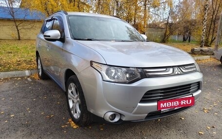 Mitsubishi Outlander III рестайлинг 3, 2012 год, 1 400 000 рублей, 8 фотография