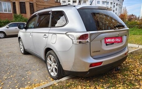 Mitsubishi Outlander III рестайлинг 3, 2012 год, 1 400 000 рублей, 4 фотография