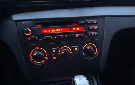BMW 1 серия, 2009 год, 900 000 рублей, 12 фотография
