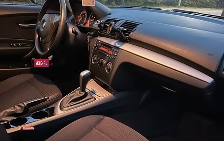 BMW 1 серия, 2009 год, 900 000 рублей, 10 фотография