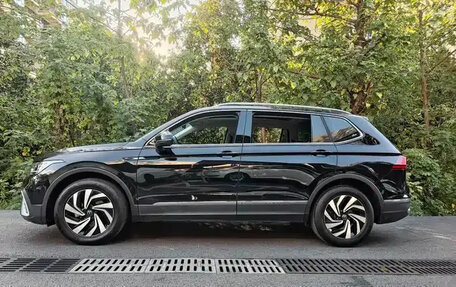 Volkswagen Tiguan II, 2023 год, 2 200 444 рублей, 4 фотография