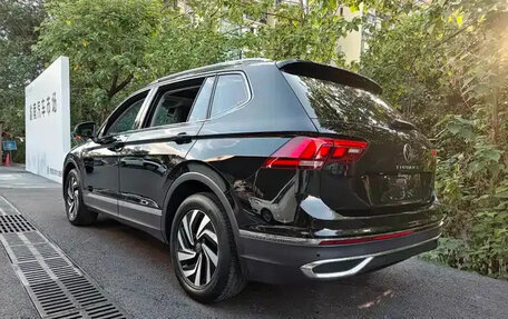 Volkswagen Tiguan II, 2023 год, 2 200 444 рублей, 5 фотография