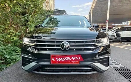 Volkswagen Tiguan II, 2023 год, 2 200 444 рублей, 2 фотография