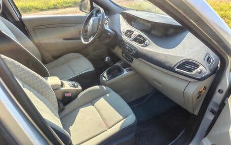Renault Scenic III рестайлинг, 2010 год, 580 000 рублей, 2 фотография