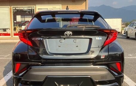 Toyota C-HR I рестайлинг, 2023 год, 1 701 000 рублей, 5 фотография
