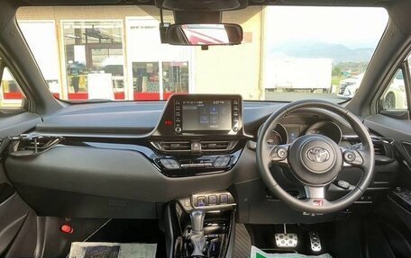 Toyota C-HR I рестайлинг, 2023 год, 1 701 000 рублей, 16 фотография