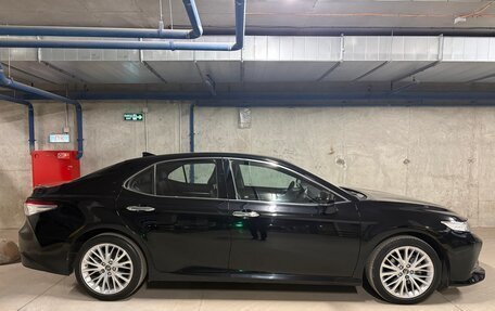 Toyota Camry, 2019 год, 2 700 000 рублей, 4 фотография