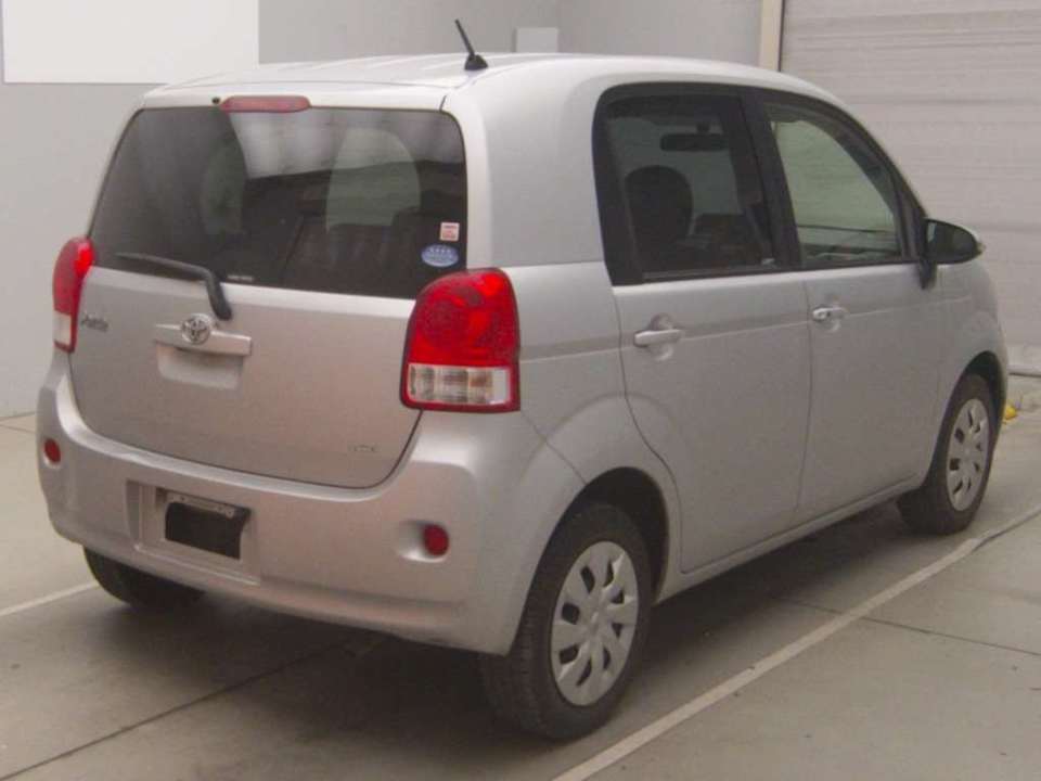 Toyota Porte II, 2013 год, 986 000 рублей, 2 фотография